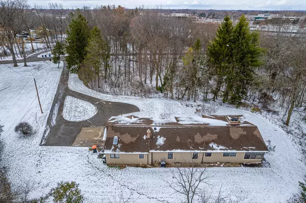 Grand Rapids, MI 49546,3926 Lake SE Drive