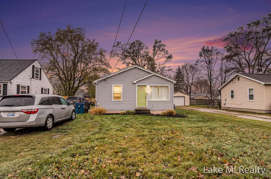 82 Peony SW Street, Grand Rapids, MI 49548