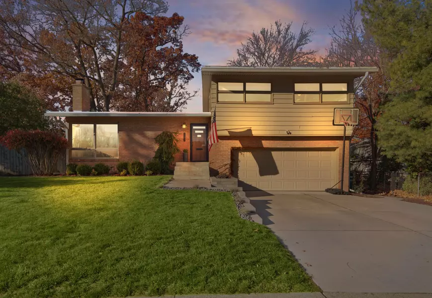 1353 Pinecrest SE Avenue, East Grand Rapids, MI 49506