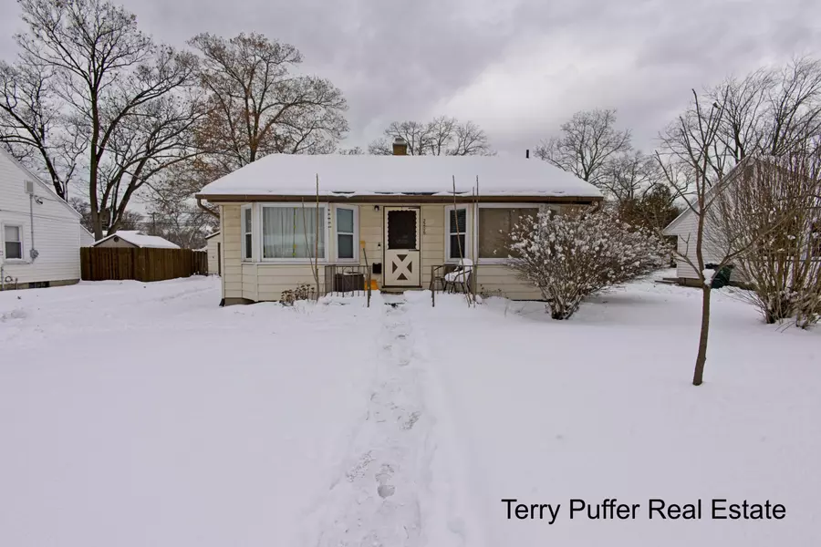 2206 Oak Avenue, Muskegon, MI 49445