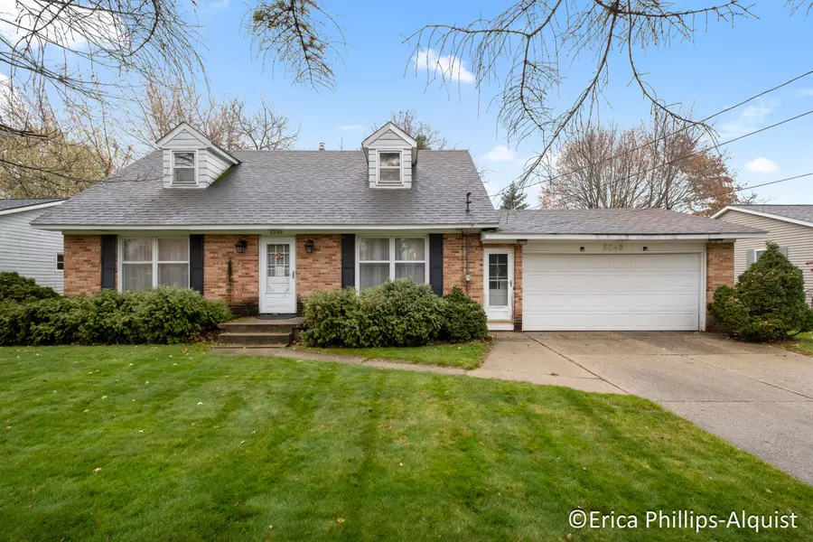 5249 Newcastle SE Drive, Grand Rapids, MI 49508