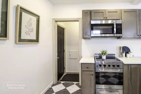 Grand Rapids, MI 49507,1015 Burton SE Street