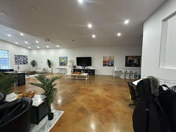 Kalamazoo, MI 49007,4413 W KL Avenue