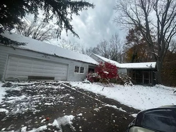 6380 River Road, Sodus, MI 49126