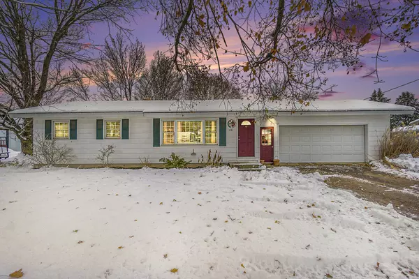 1081 Sir Knight Road, Plainwell, MI 49080