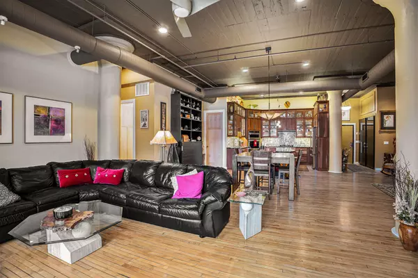 Jackson, MI 49201,109 W Washington Avenue #8