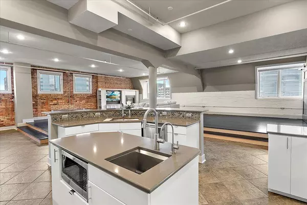 Kalamazoo, MI 49007,230 N Kalamazoo Mall #401