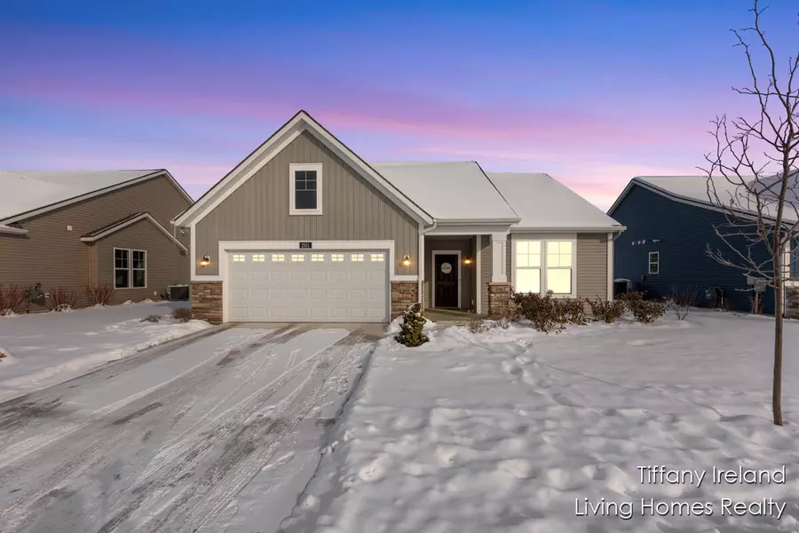 2911 Isle Grand NE Drive, Belmont, MI 49306