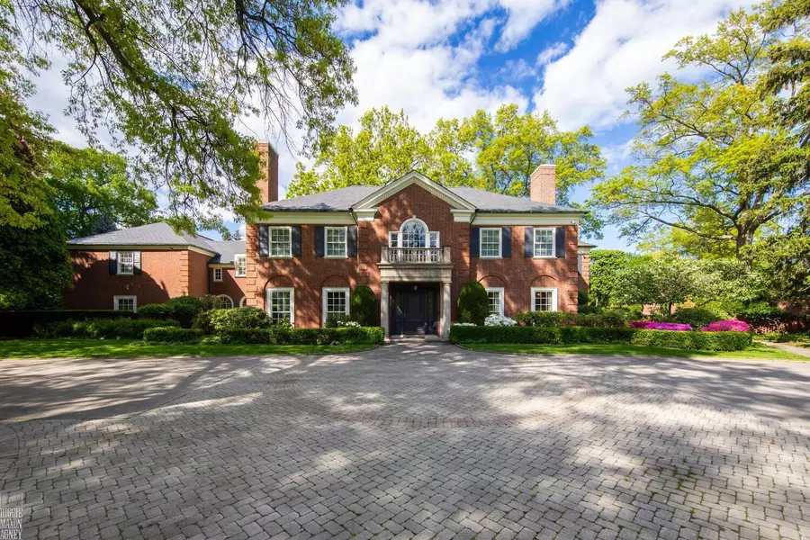 180 Provencal, Grosse Pointe Farms, MI 48236