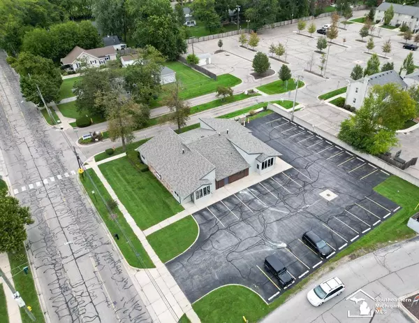 Monroe, MI 48162,814 N Macomb Street