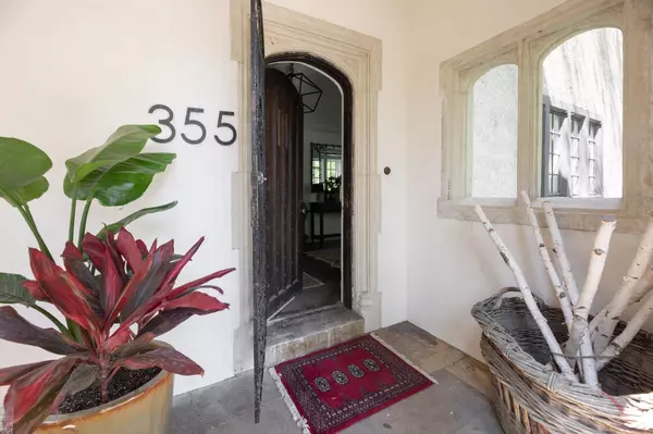 Grosse Pointe, MI 48230,355 Lincoln Road