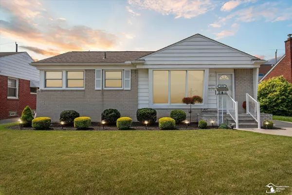 1621 EMMONS Avenue, Lincoln Park, MI 48146