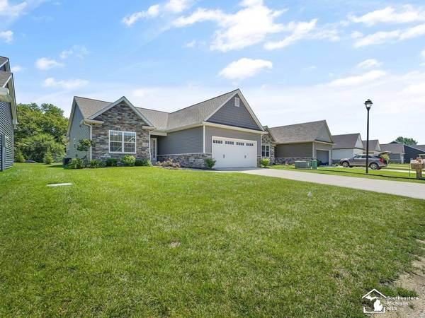 6740 Summerlyn Lakes, Lambertville, MI 48144