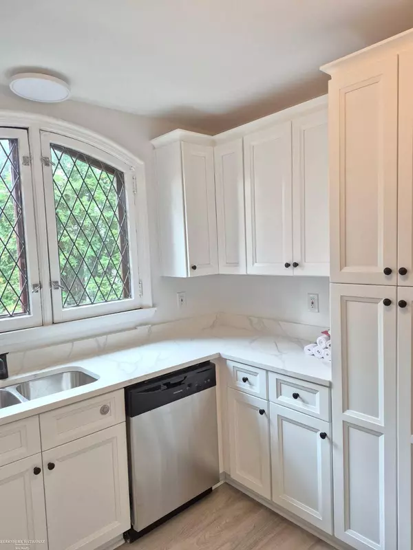 Grosse Pointe Park, MI 48230,936 Trombley Avenue