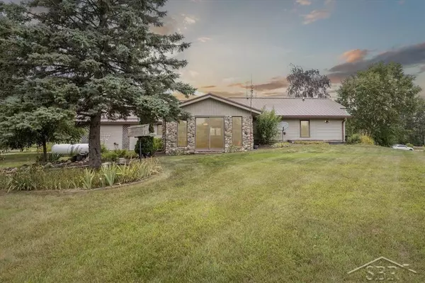 1866 E Townline 16 Road, Pinconning, MI 48650