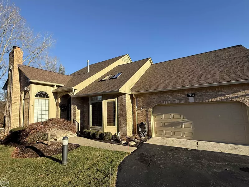 2135 Clearwood Court, Utica, MI 48316