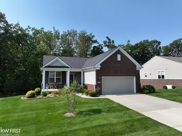 9576 Pine Valley, Grand Blanc, MI 48439