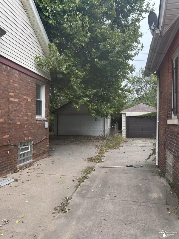 Detroit, MI 48238,15830 Woodingham Street