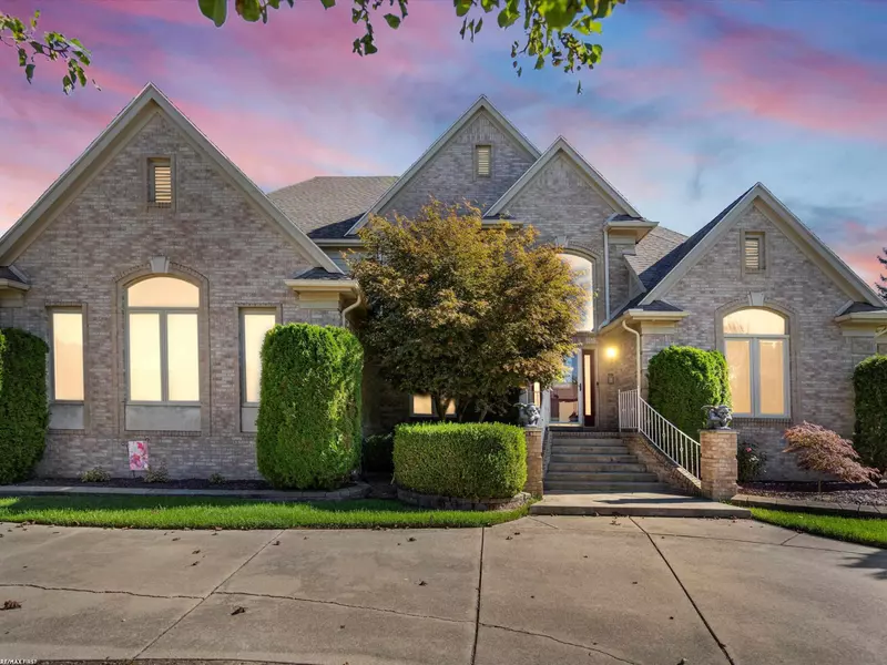 53682 Cherrywood Drive, Utica, MI 48315