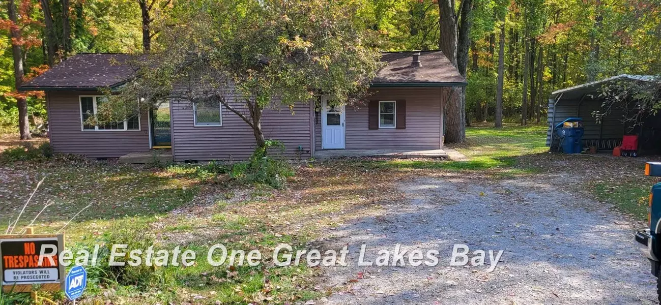 5170 N Shore Road, Pinconning, MI 48650