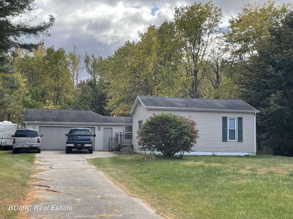 1085 W Moore, Saginaw, MI 48601