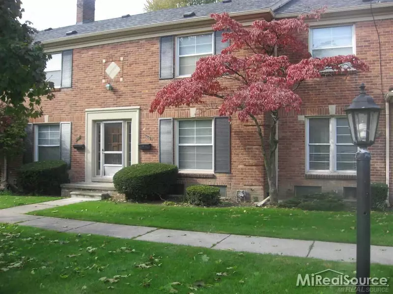 917 Vernier, Grosse Pointe Woods, MI 48236