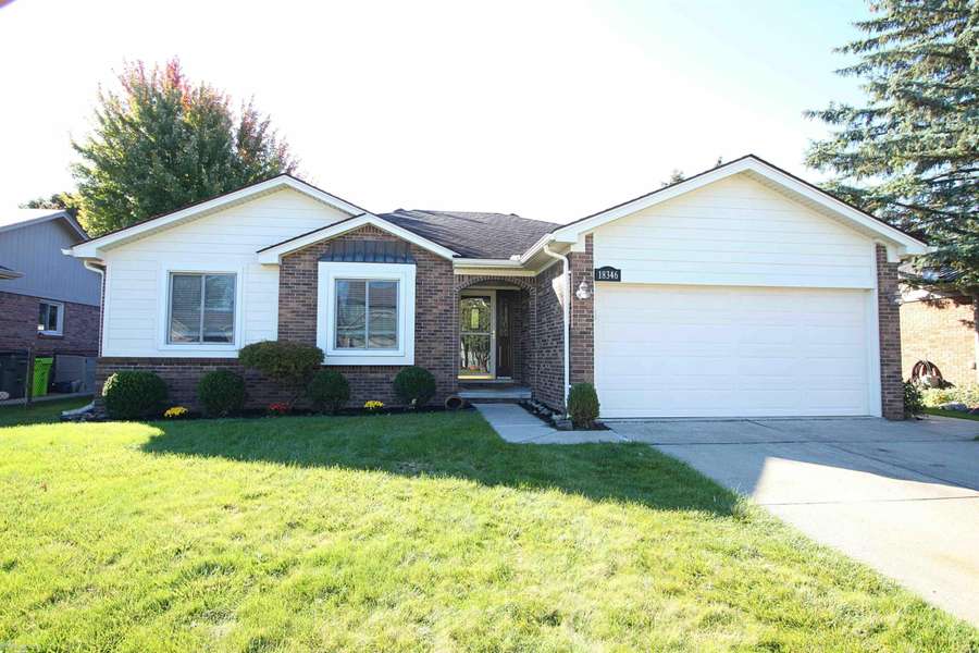 18346 Hearthside, Clinton Twp, MI 48038