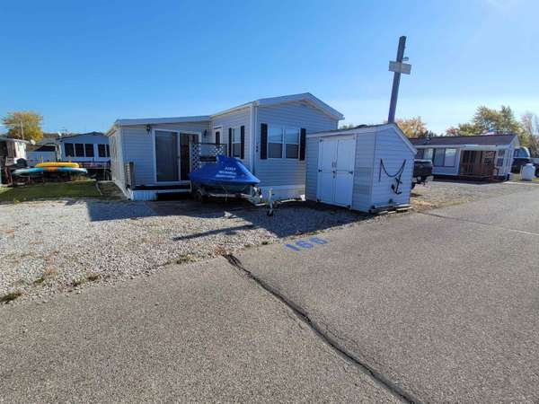 Au Gres, MI 48703,831 S Main St (Unit 166)