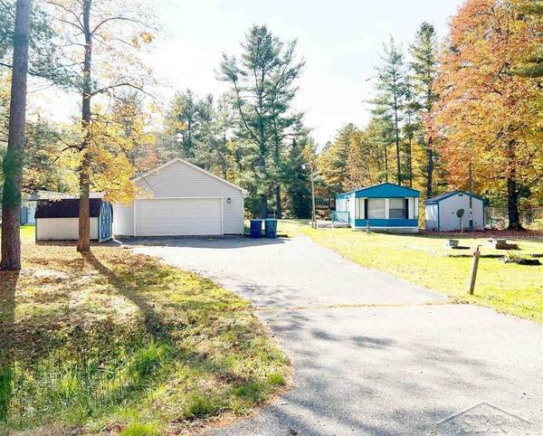 700 Whispering Pines, Gladwin, MI 48624