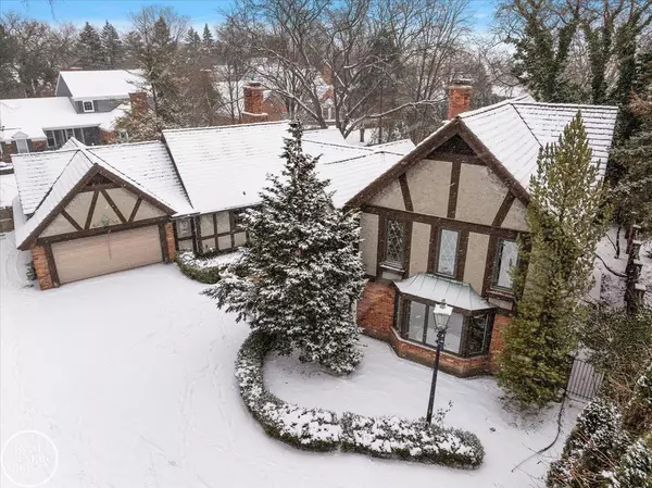 17680 E Jefferson, Grosse Pointe, MI 48230