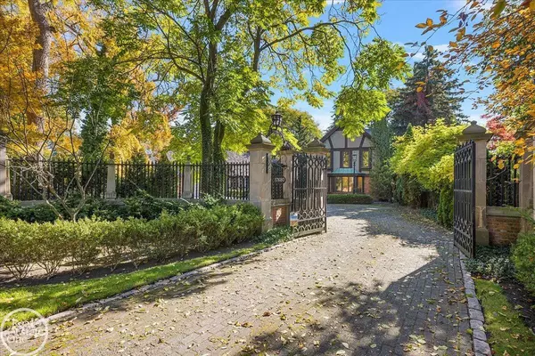 Grosse Pointe, MI 48230,17680 E Jefferson Avenue