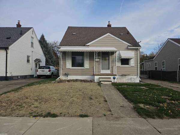 28244 Essex St, Roseville, MI 48066