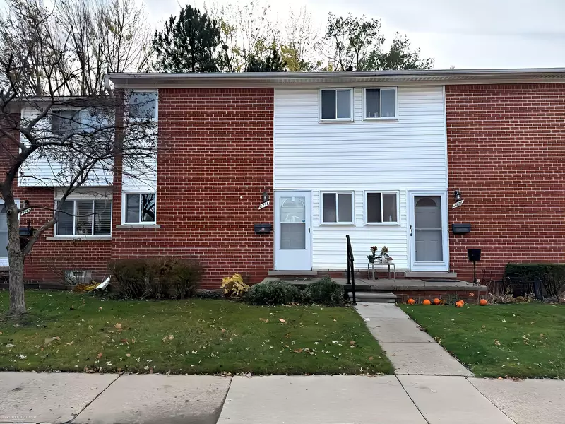 8734 Sterling, Center Line, MI 48015