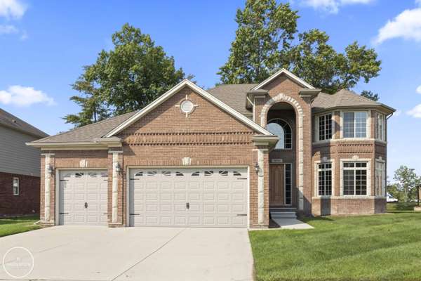 50541 Pinnacle Woods, Macomb, MI 48042