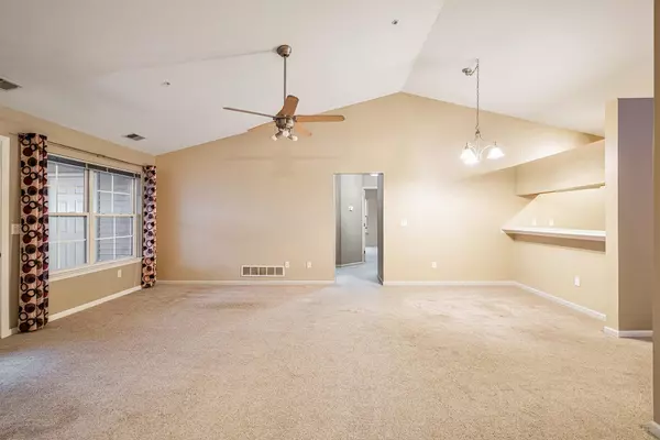 Fenton, MI 48430,12277 Saint Andrews Way