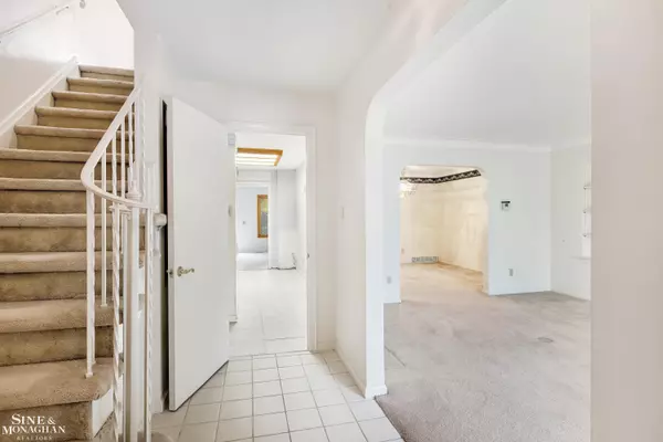 Grosse Pointe, MI 48230,915 Harcourt Road