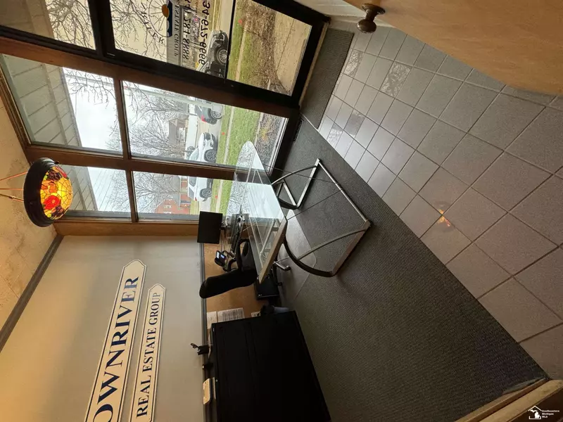 2736 Chelsea Suite B Street, Trenton, MI 48183