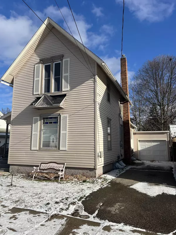 Owosso, MI 48867,214 N Oak