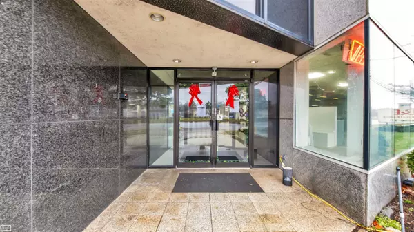 Southfield, MI 48033,23455 Telegraph Road
