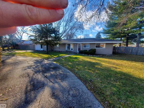 32315 beaconsfield, Roseville, MI 48066