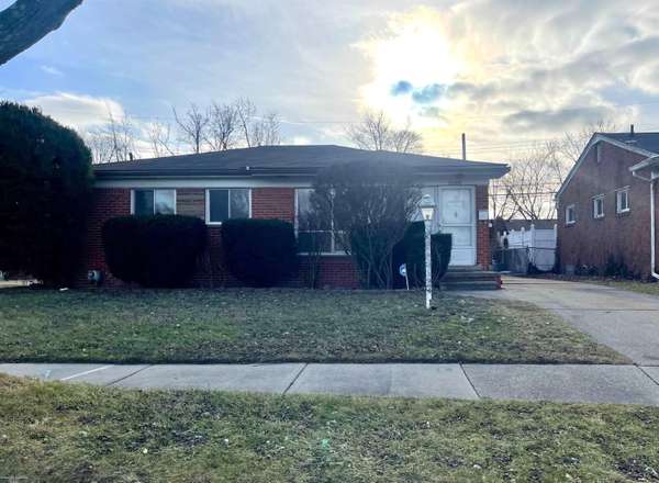 22900 Playview, Saint Clair Shores, MI 48082