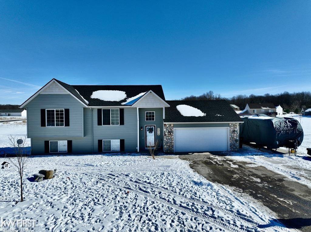 2806 Fawn Cove Avenue, Middleville, MI 49333