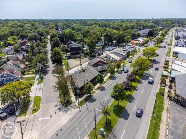 Grosse Pointe, MI 48230,17770 Mack