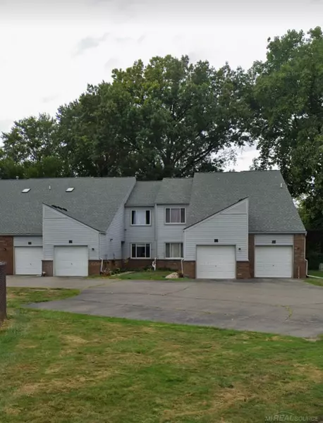 737 Claire Pointe Court, Saint Clair Shores, MI 48081