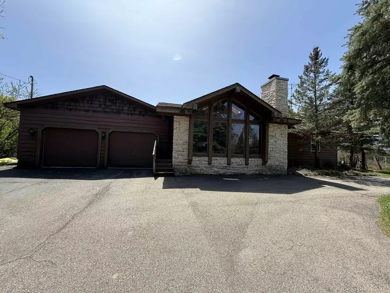 5235 Lahring Road, Linden, MI 48451