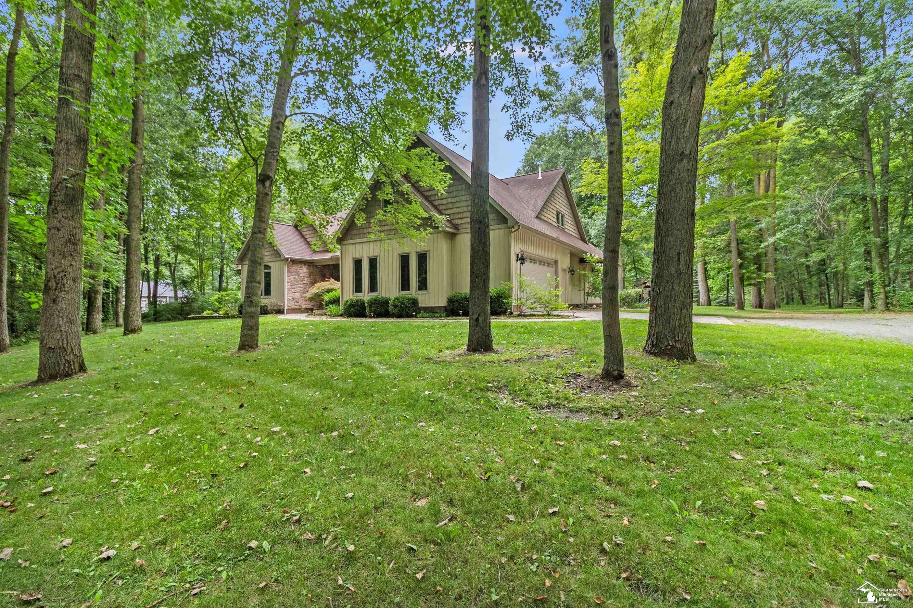 12855 W Albain Road, Petersburg, MI 49270