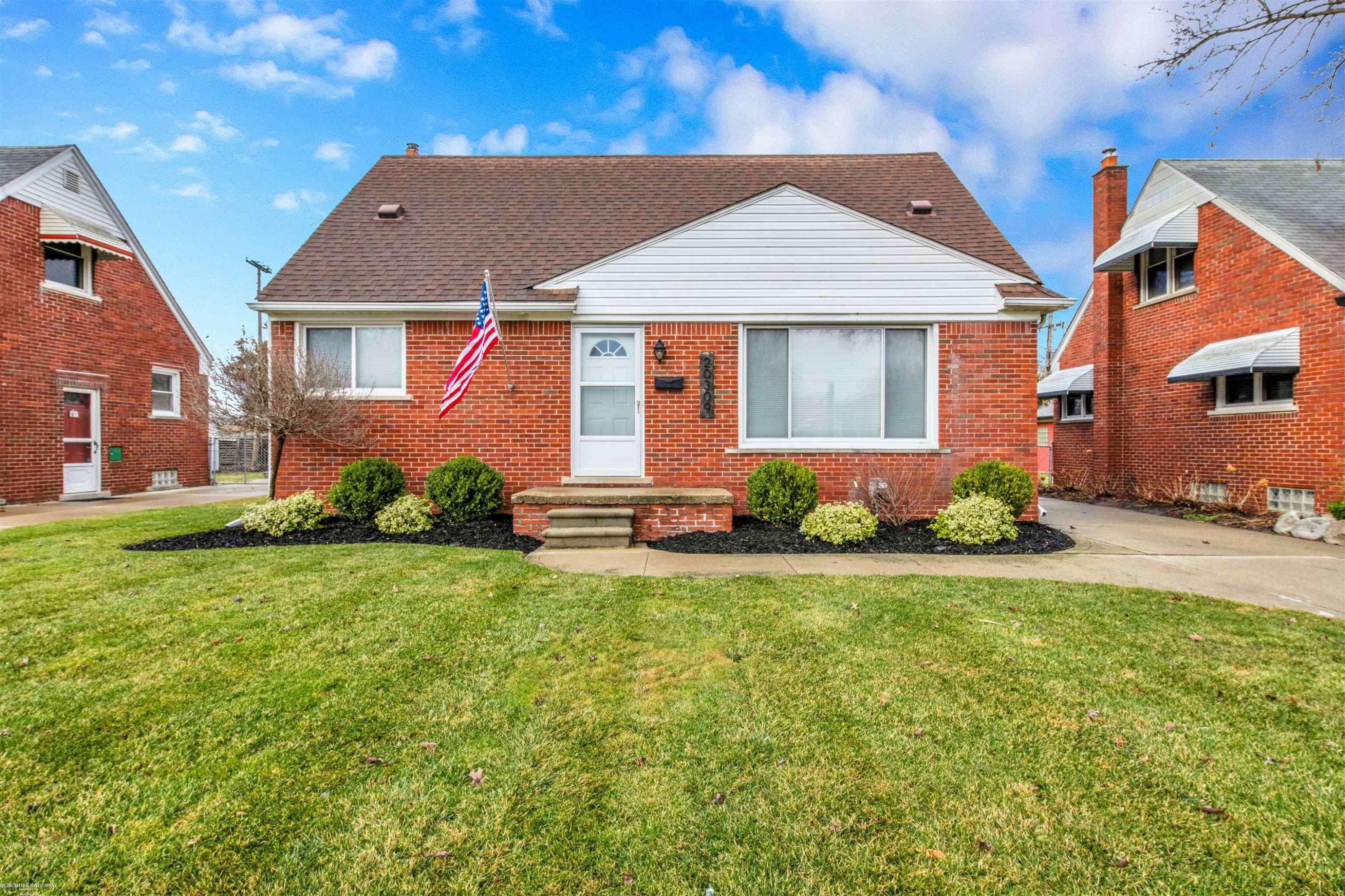 20309 Frazho Street, Saint Clair Shores, MI 48081