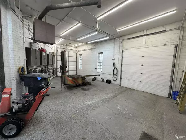 Detroit, MI 48219,21151 Grand River Avenue