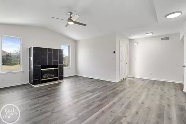 MI,30601 Victoria Court