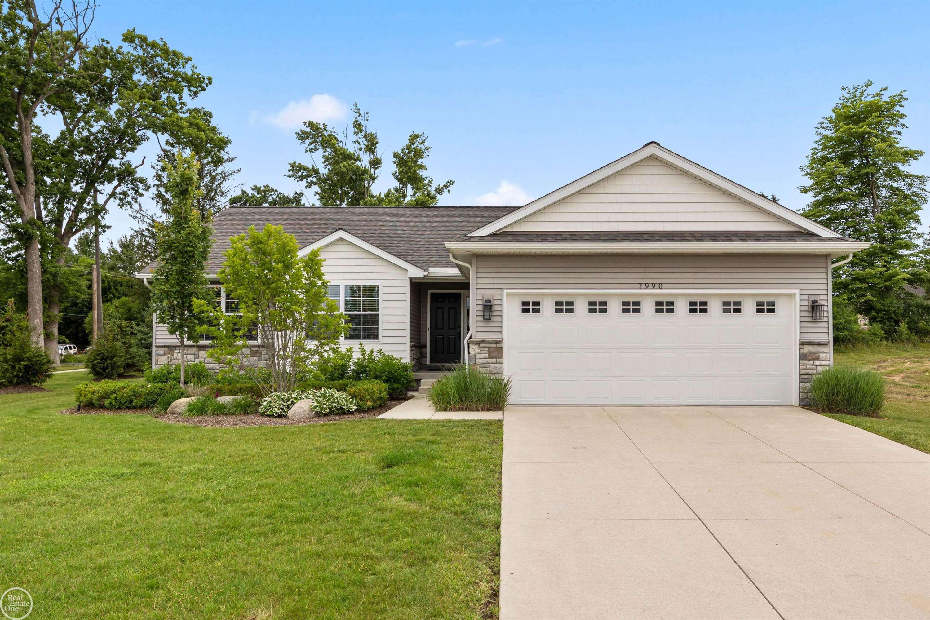 7990 Jordan Drive, Waterford, MI 48327